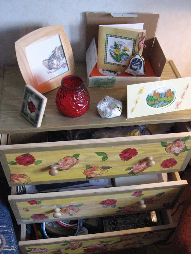А это мой комодик с рукоделием). 