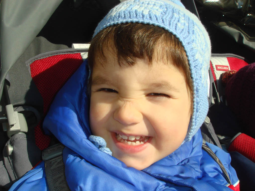 Жизнь то хороша, но вот смеяться мы пока только учимся. . Ноябрь 2007 - Январь 2008