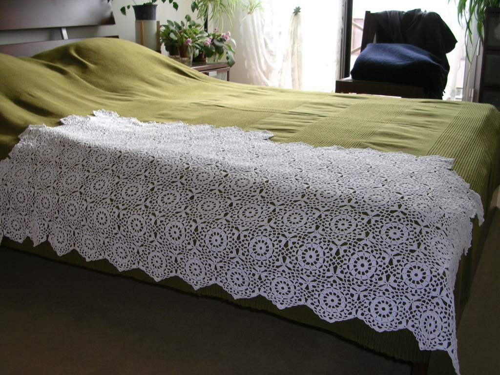 Может, будет покрывало. Или скатерть . Мое