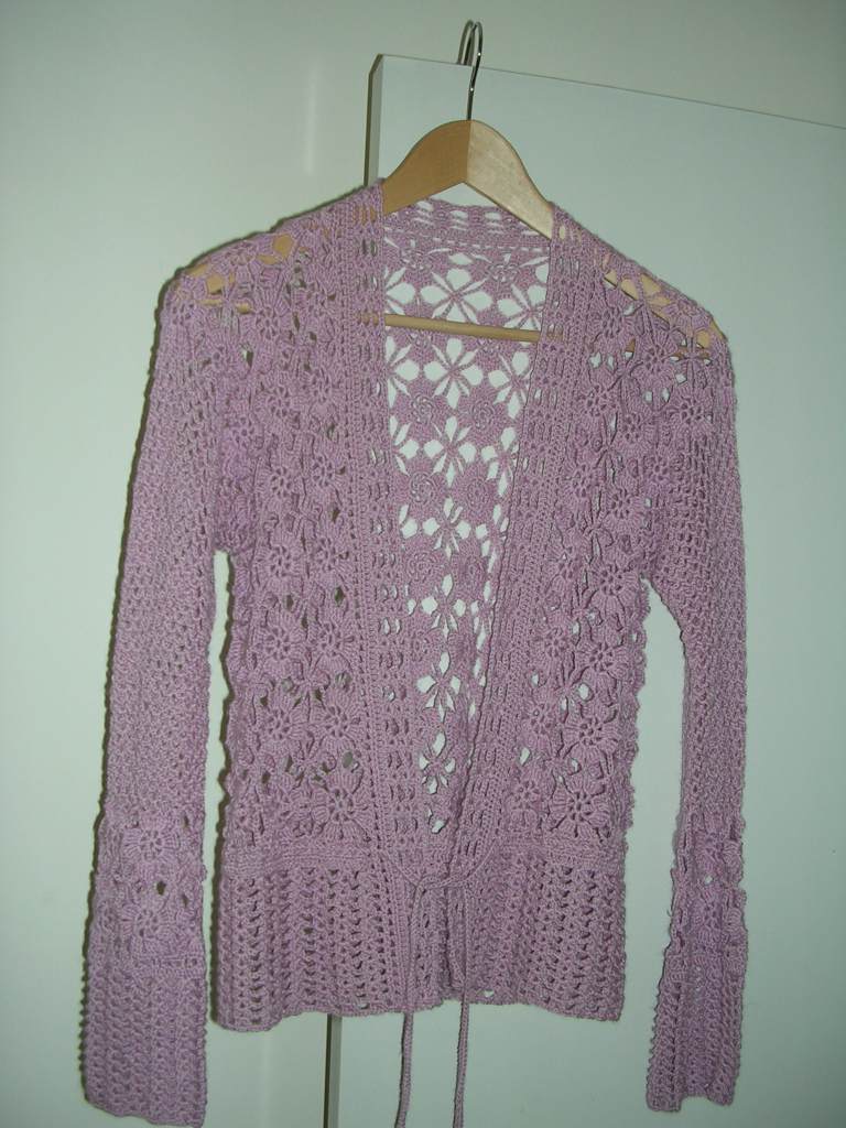 Кофточка, которую связал уже весь мир. Полушерсть, крючок . Мое