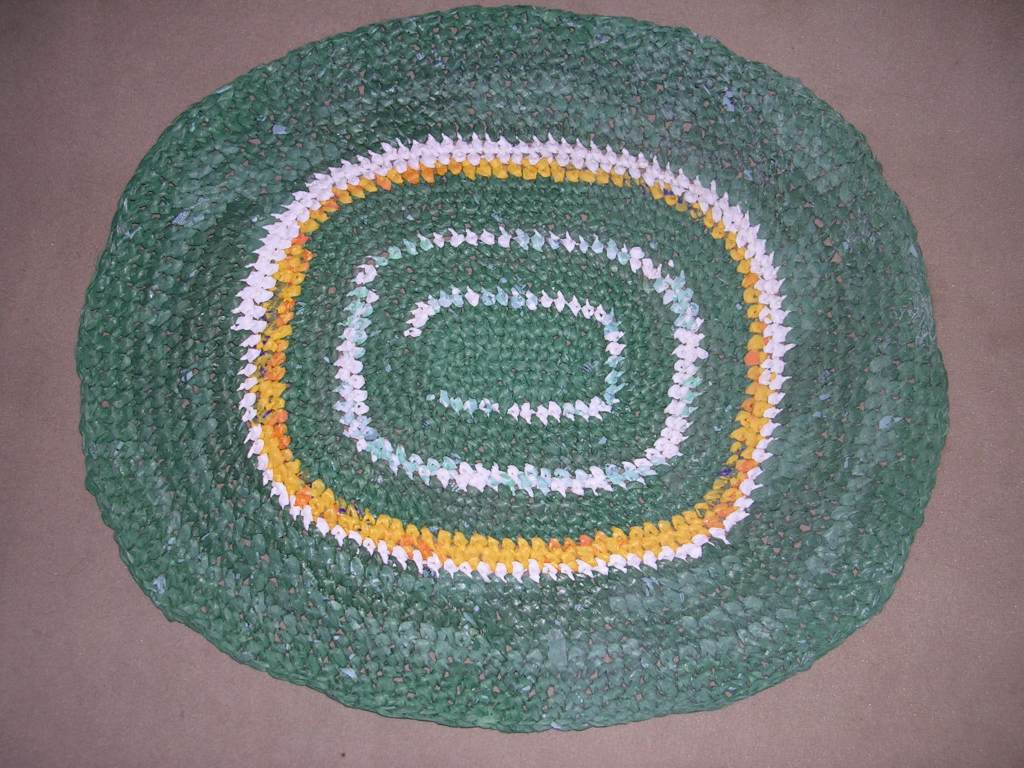 Пробовала вязать из полиэтиленовых пакетов. Мое