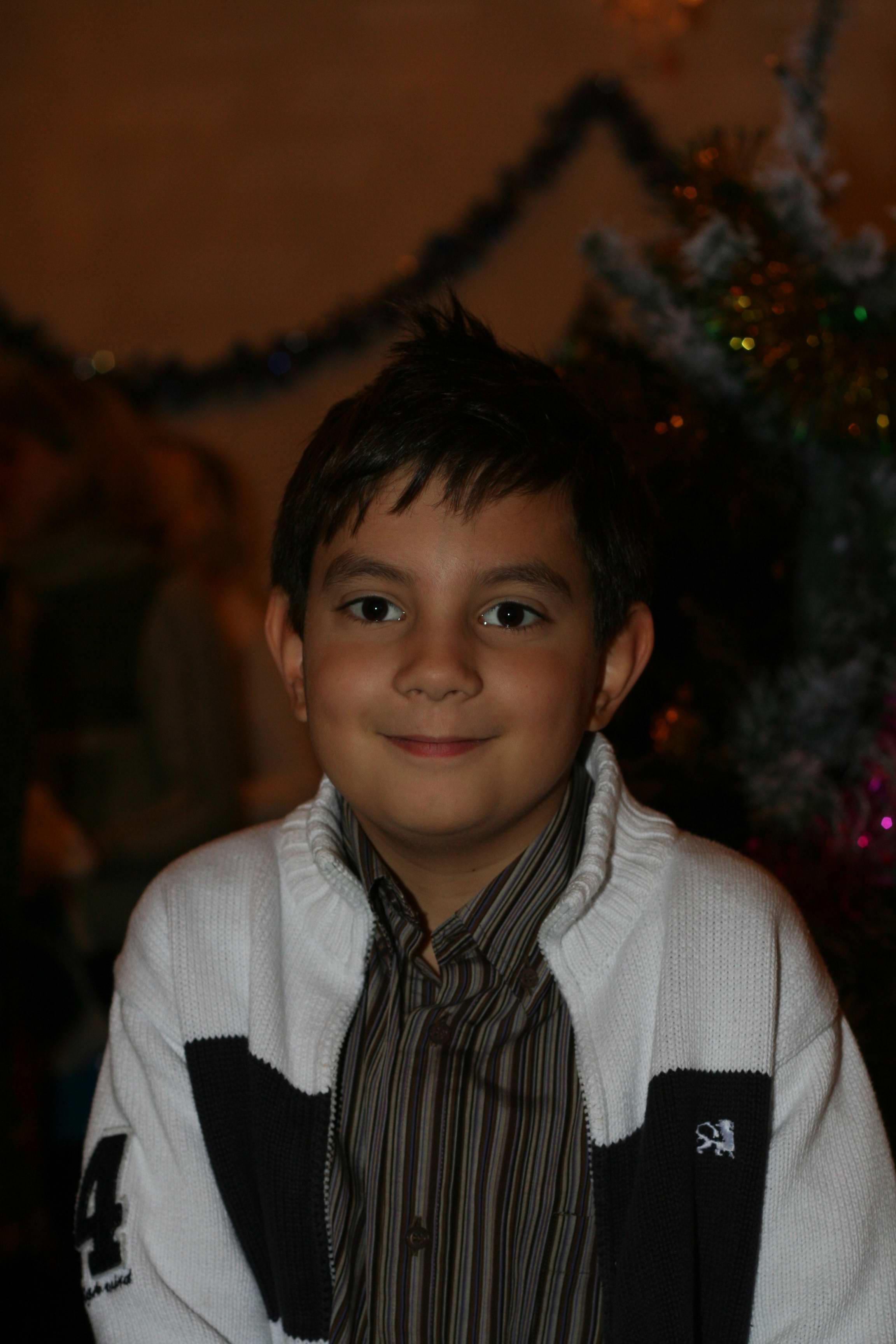 Старший брат оценивал выступление сеструхи.. Новый год 2007-2008