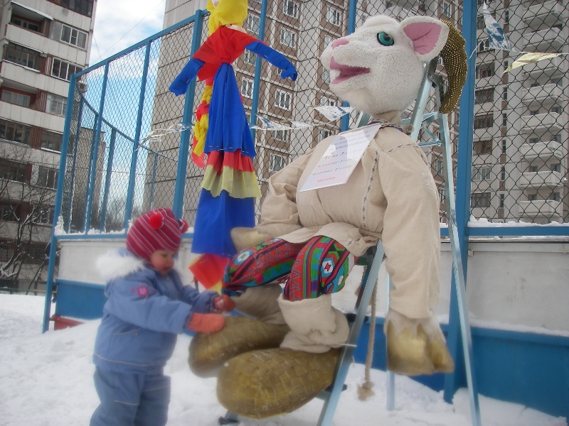 Сразу видно, что фотограф «профессионал», отрезал голову Масленице. Масленица2007