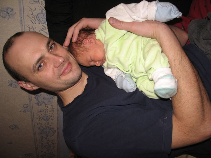 СЛАДКИЙ СОН НА ПАПЕ!. Отцы и дети