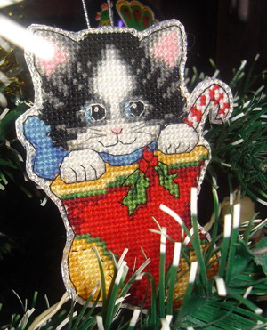 новогодний котёнок 5. новогодние игрушки