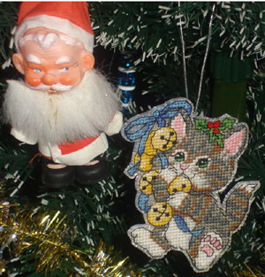 новогодний котёнок 4. новогодние игрушки