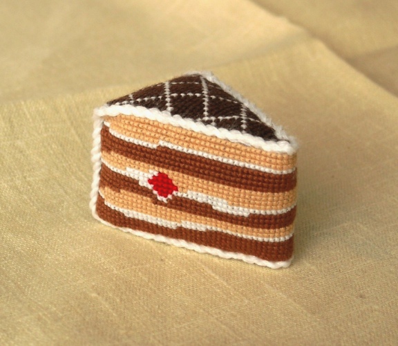 Игольница-тортик, 'Риолис'. Вышивка крестиком