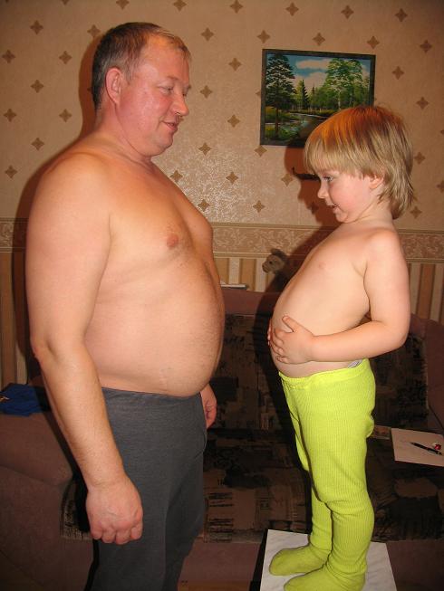 Огромный толстый мальчику. Мальчик с большим животом. Мальчики с большими животами.