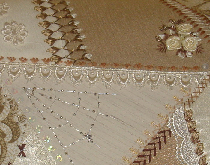 Подушка Скромница фрагмент 1. Подушки