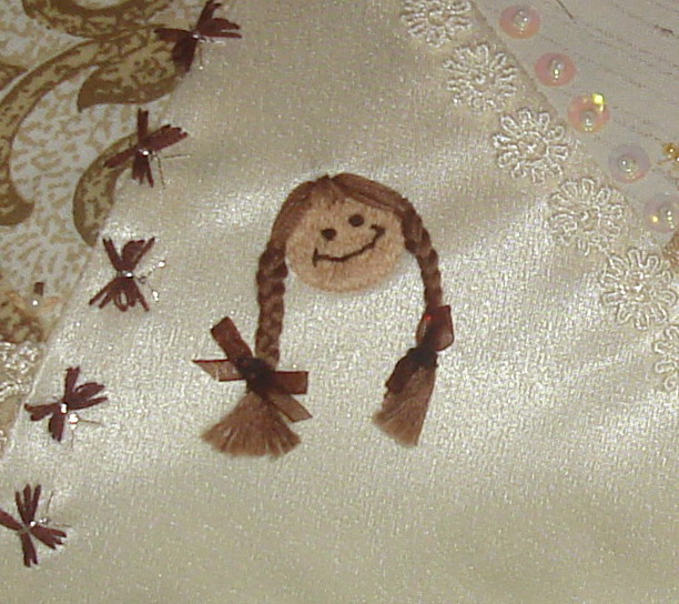 Подушка Скромница фрагмент 5. Подушки