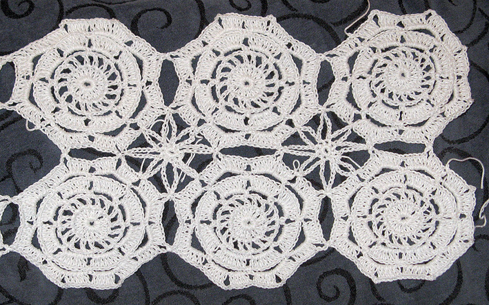 Соединение мотивов. Жакет из мотивов белый по мотивам Карлоса Миеле