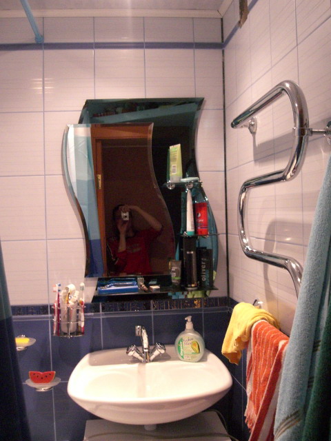 ванная с зеркалом. Ванная