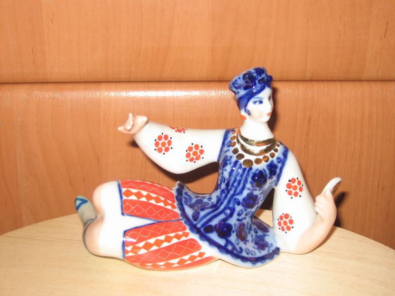 Девушка с зеркалом. Коростень. 60-е. Статуэтки