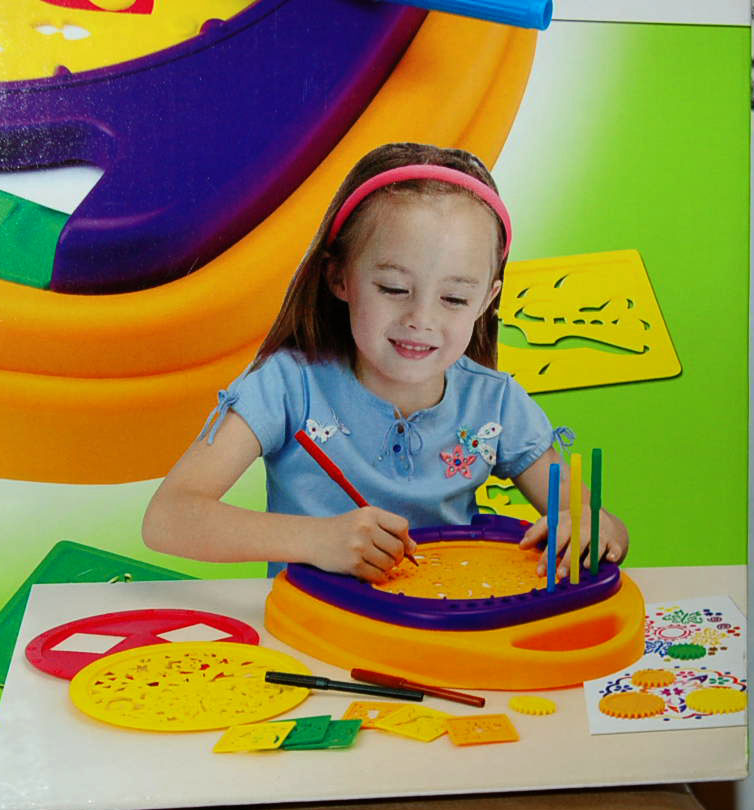 Play 7351	Набор для рисования с трафаретами	559,00. playgo