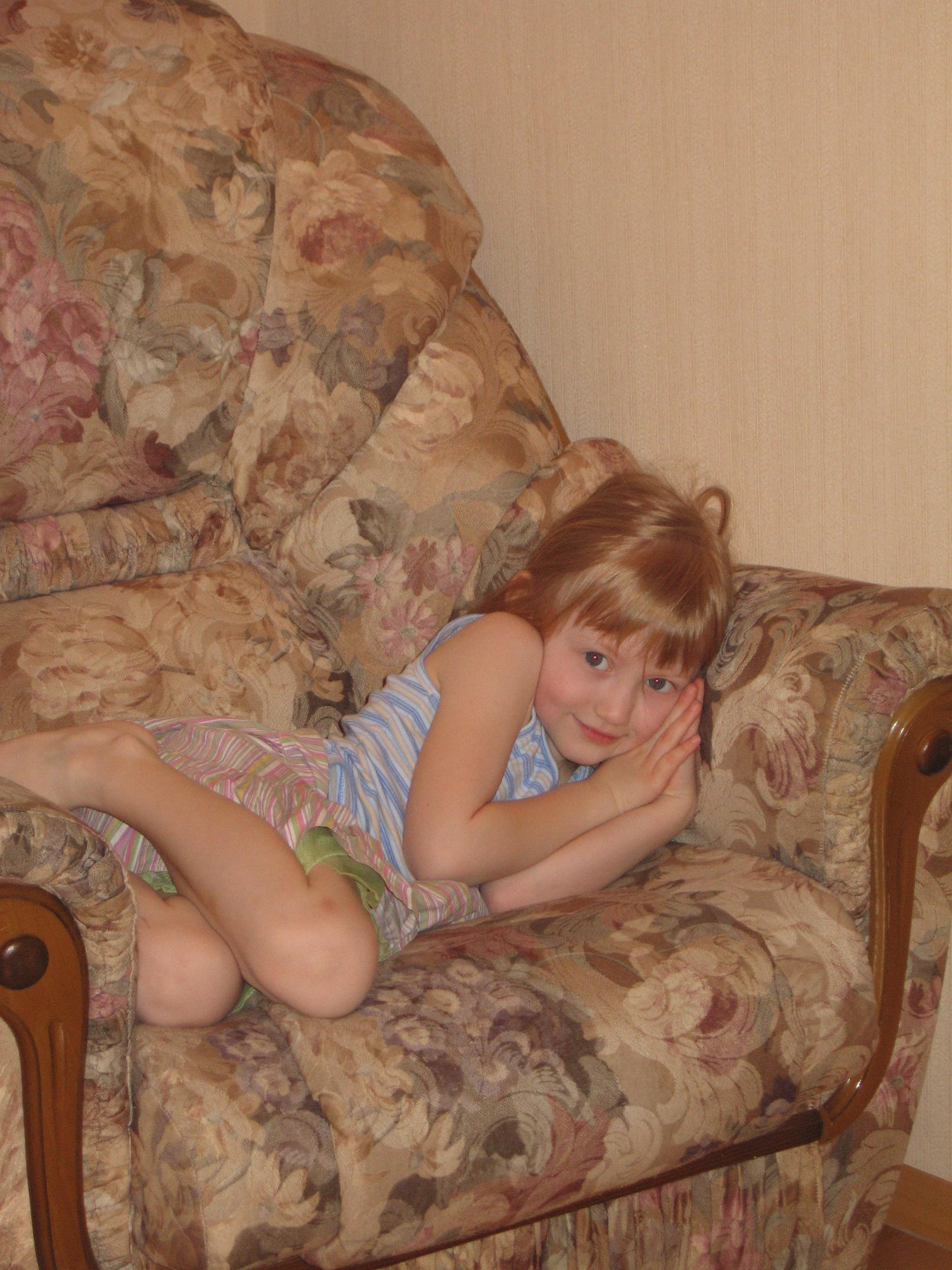 На кресле. Моя принцесса