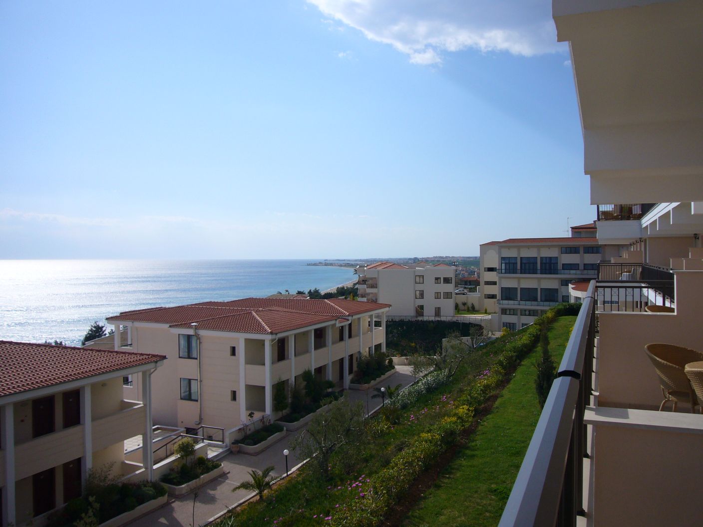 Oceania Club, вид из номера. Греция апрель 2007