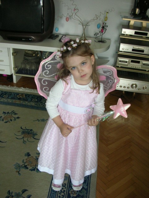 Ну и в кого тебя превратить?. Leona