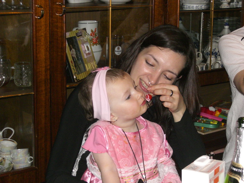 Вкусная черешенка. Празднование 2-хлетия Каришки