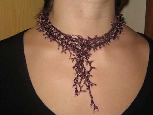 как голубая, только сиреневая. Бисер