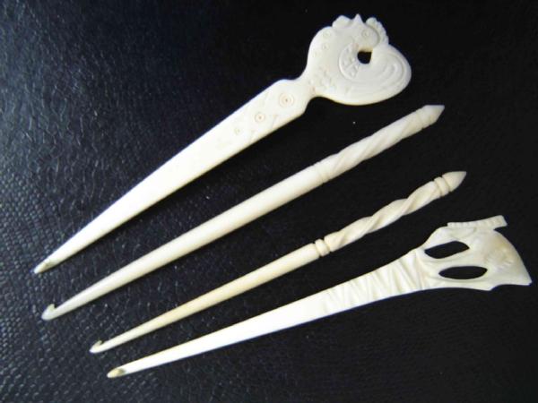 Любимые костяные крючки. 