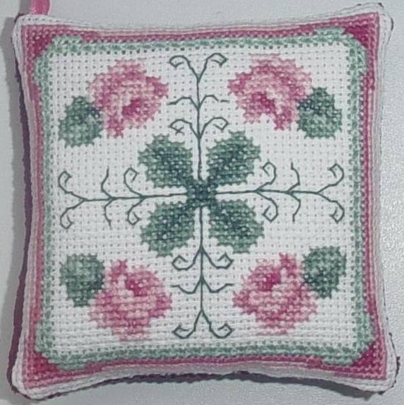 Розы. Подушечка для иголок. Мои работы