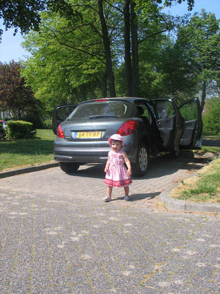 Саломка в панамке и без :)