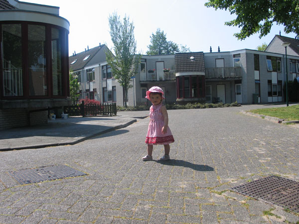 Саломка в панамке и без :)