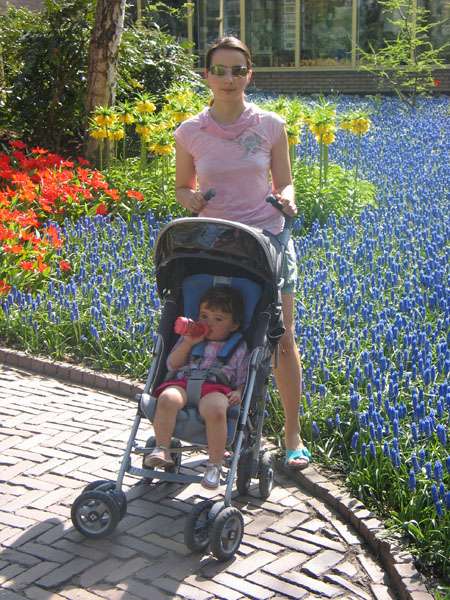 Саломка в панамке и без :)