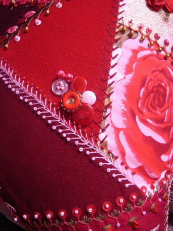 Красная подушка. Подушки