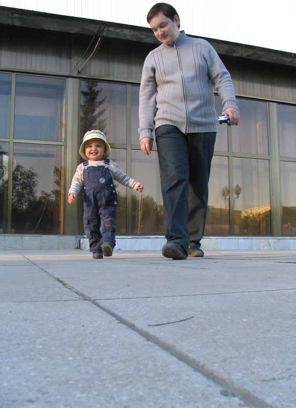 гуляем с папой. май-июнь 2007