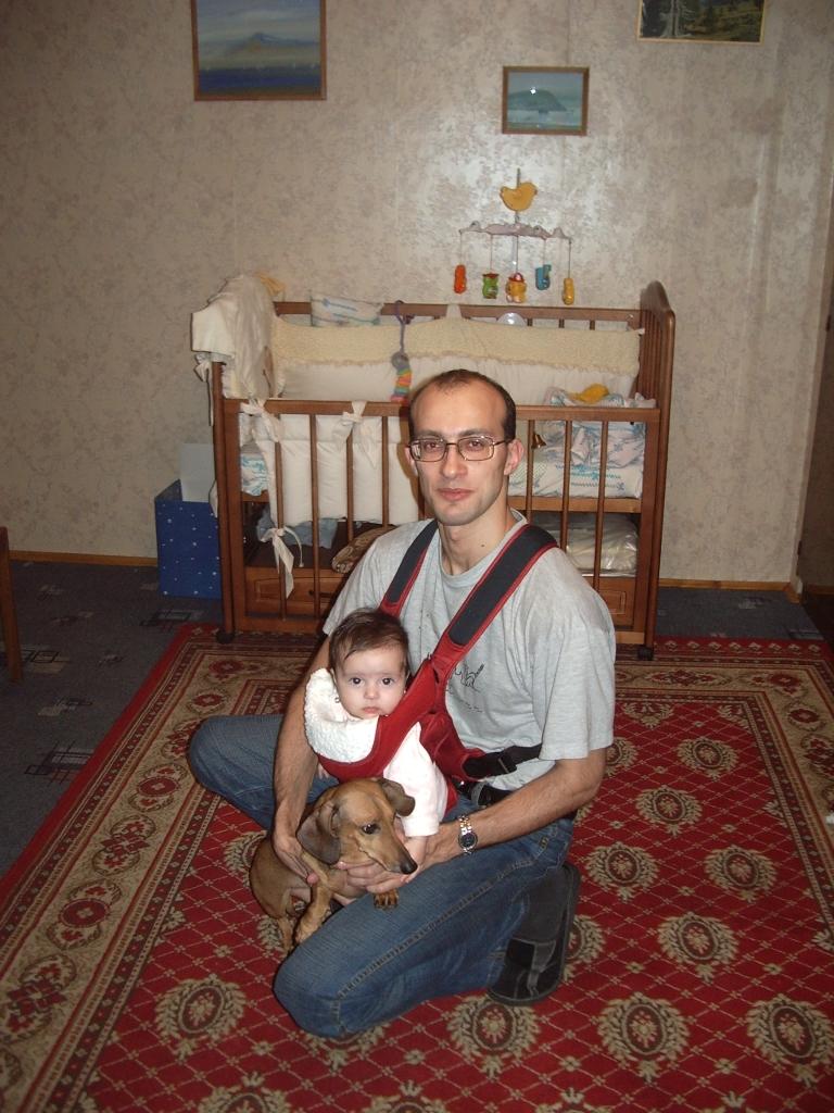 С папой и собакой. Алинка