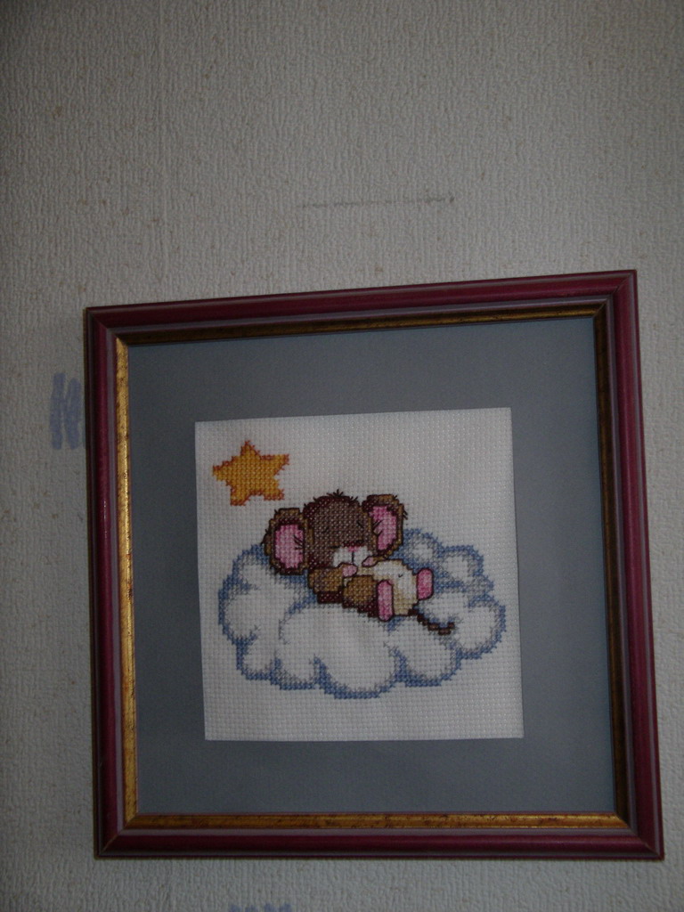 Мышонок на облаке. Вышивка