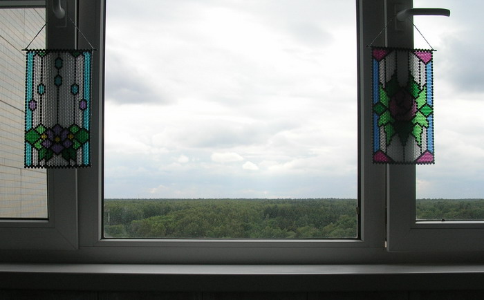 на кухонном окне. Бисер