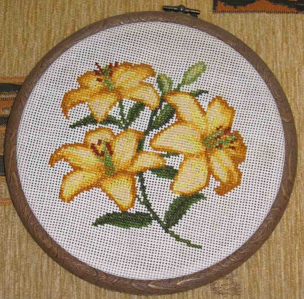 Solaria gallery «Золотые лилии». Вышивание