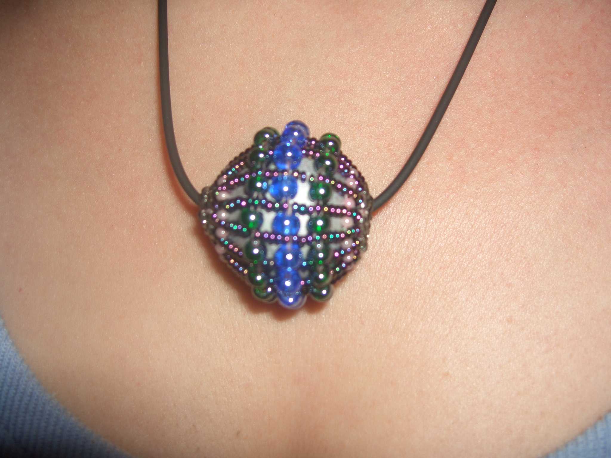 Кулон поближе. 