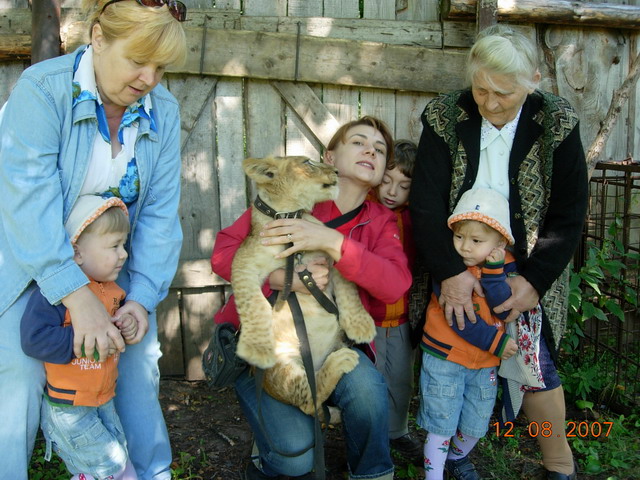 'Поцеловал' меня в щеку:). ЛЕВ