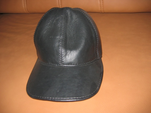 Кепка кожанная с ушами, которые убираются. Женская одежда