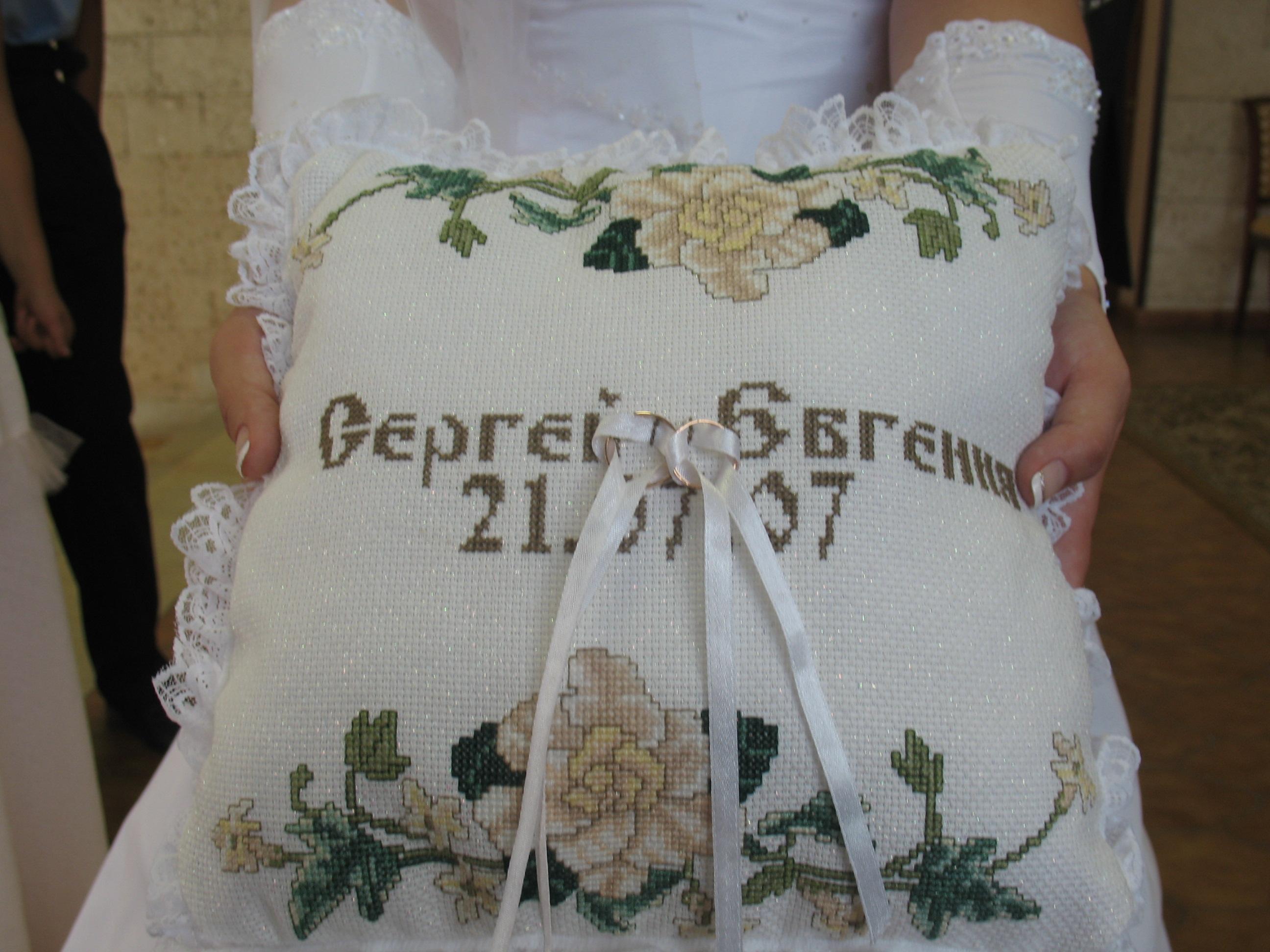 Наша свадебная подушечка. Наша свадьба (вышивка)
