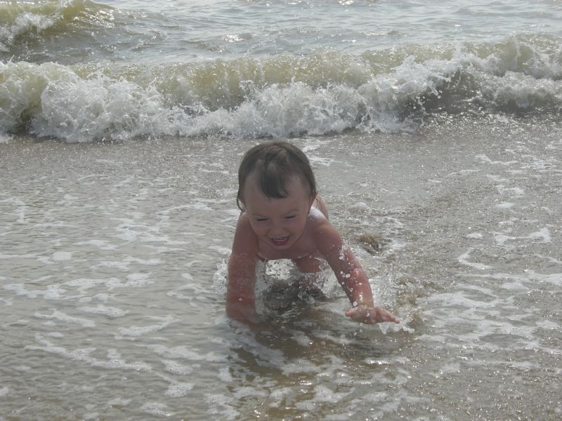 на меня бежит волна. Отдых на Азове 2007