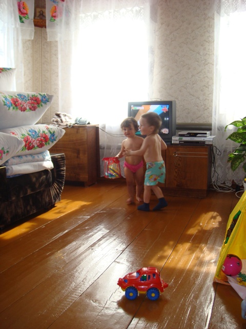 У бабушки с дедушкой. Саломка в деревне и бабушкин юбилей