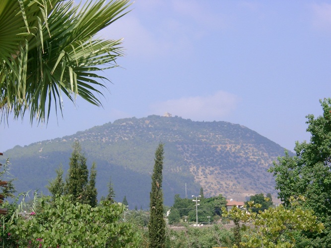 Гора Тавор (по-русски ее название звучит 'Фавор'). Израиль