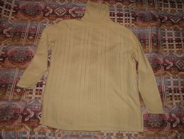 Свитер 46р.Цена 200р.. Джинсы и брюки.