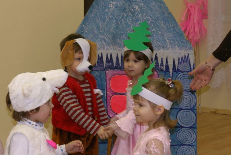 Новогодний утренник у Ани