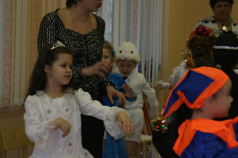 Порою, волк-сердитый волк, рысцою пробегал ..'. Новогодний утренник у Нади