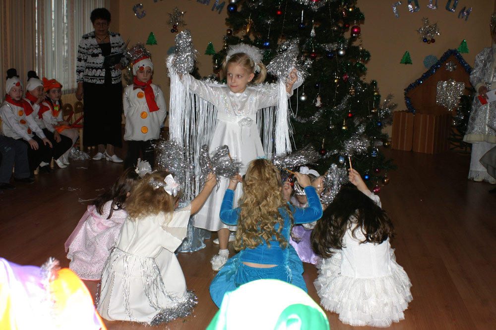 Новогодний утренник у Нади