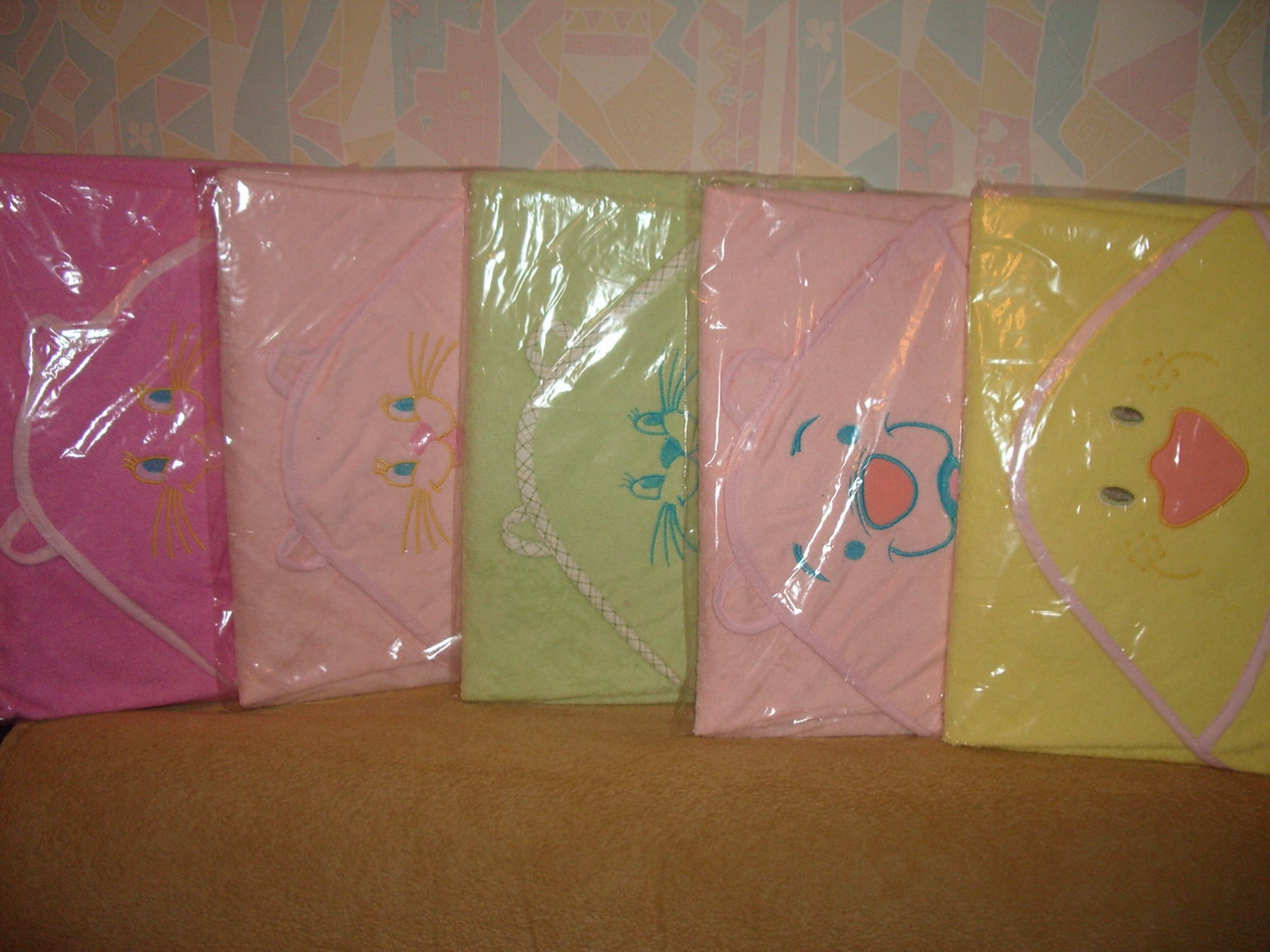 Махровые полотенца с уголком после купания, 200руб. Детское разное