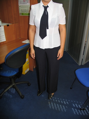 тот же костюмчик, но без пиджака. Женская одежда