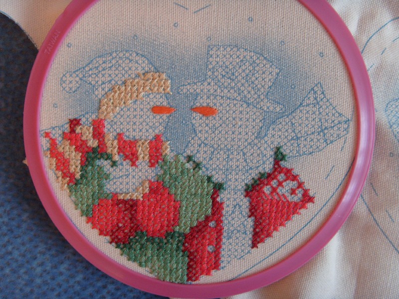 Четвертая в процессе . Snowmen Hearts Ornaments (DIM)