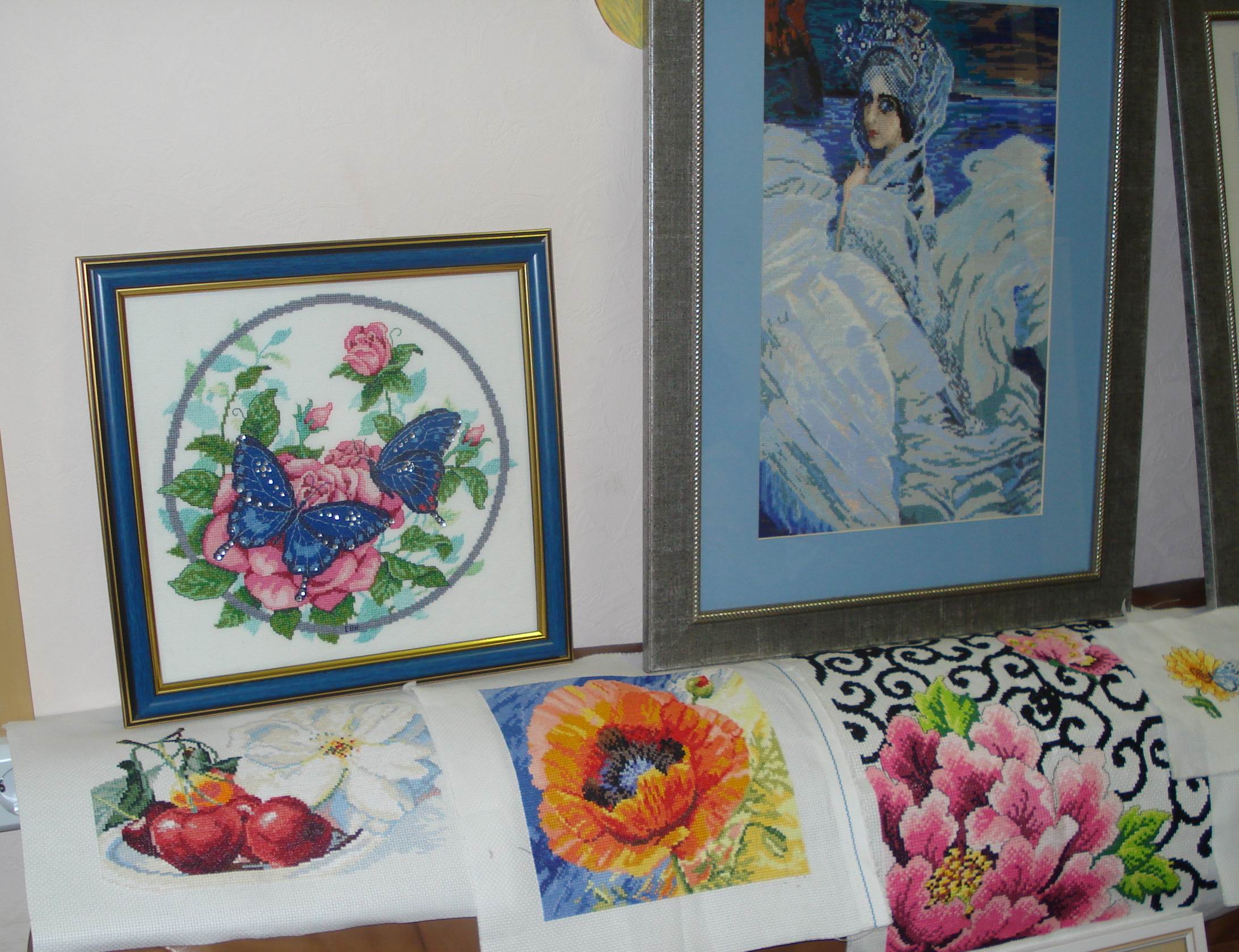 бабочки со стразами от Ольги Николаевны и работы Елены из Питера. Встреча 22.11