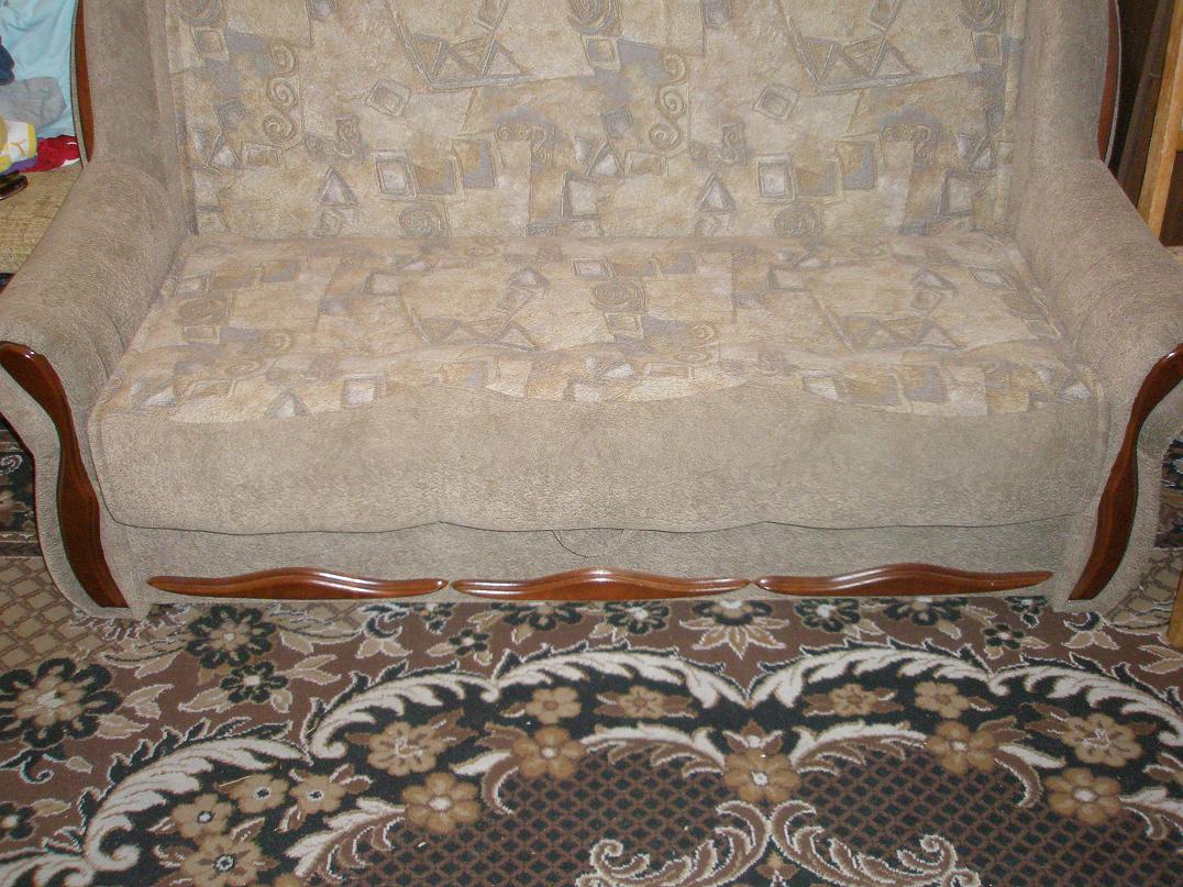 Диван Шуры. свое, родное:)